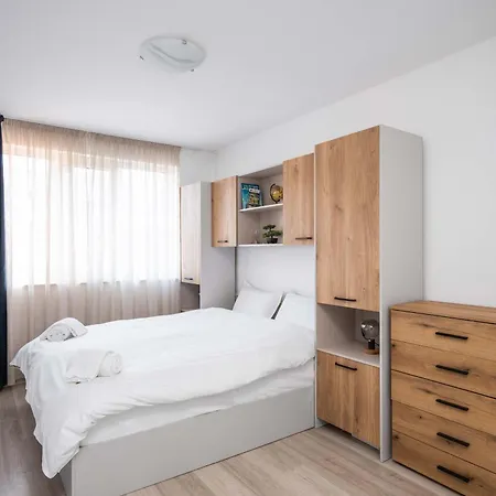 Sunny & Modern 1br Apartament