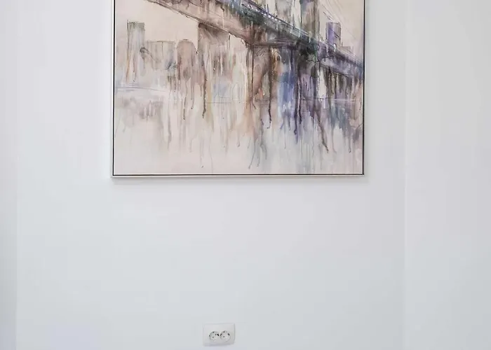 Sunny & Modern 1br *